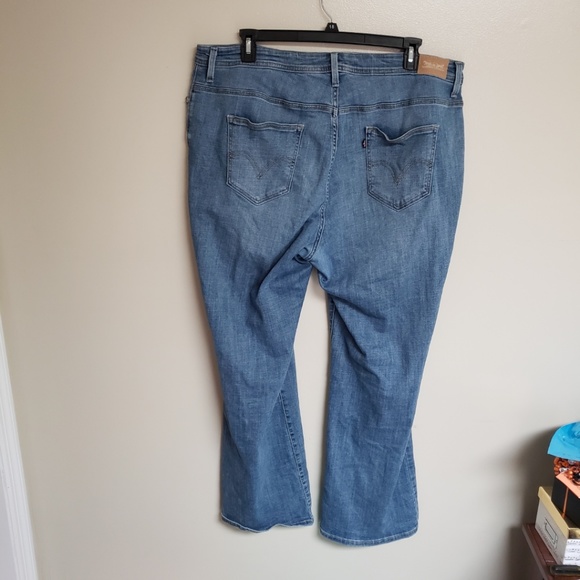 Levi's Bootleg Jeans - Picture 2 of 4